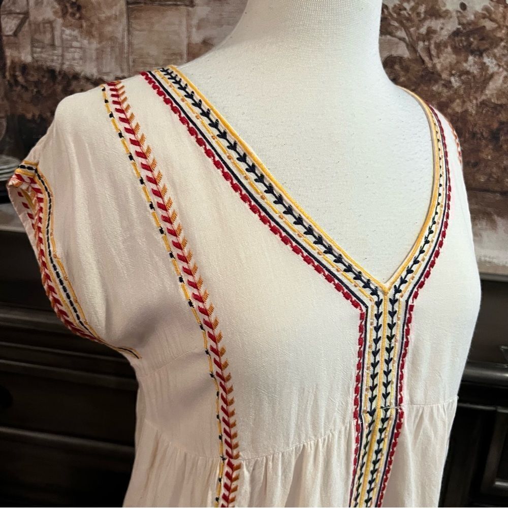 Altar’d State Top Embroidered V-neck size Small - Picture 4 of 7